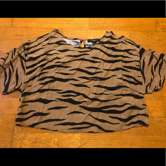 Cropped Short Sleeved Tiger Print Top - Picture 1 of 4